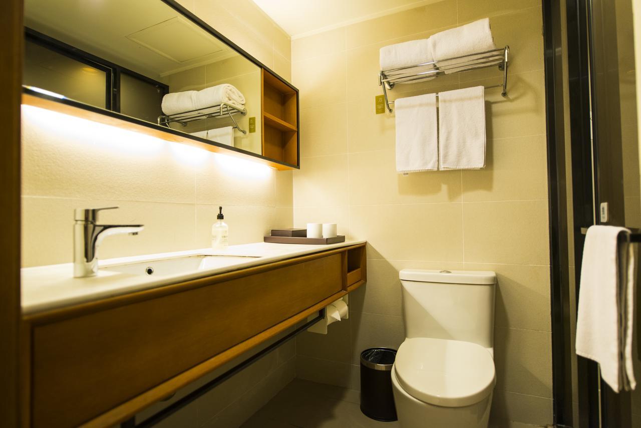 Ji Hotel Shanghai Kangqiao Xiupu Road Exteriör bild